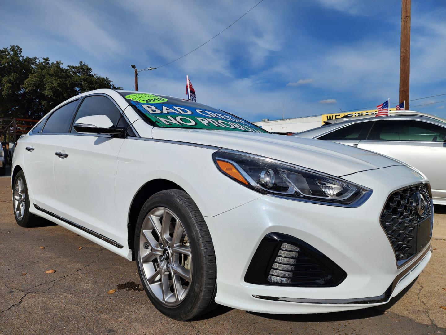 2018 DIAMOND WHITE Hyundai Sonata Sport (5NPE34AB5JH) with an 2.0L engine, AUTO transmission, located at 2660 S.Garland Avenue, Garland, TX, 75041, (469) 298-3118, 32.885551, -96.655602 - Welcome to DallasAutos4Less, one of the Premier BUY HERE PAY HERE Dealers in the North Dallas Area. We specialize in financing to people with NO CREDIT or BAD CREDIT. We need proof of income, proof of residence, and a ID. Come buy your new car from us today!! This is a Very clean 2018 HYUNDAI SON - Photo#1